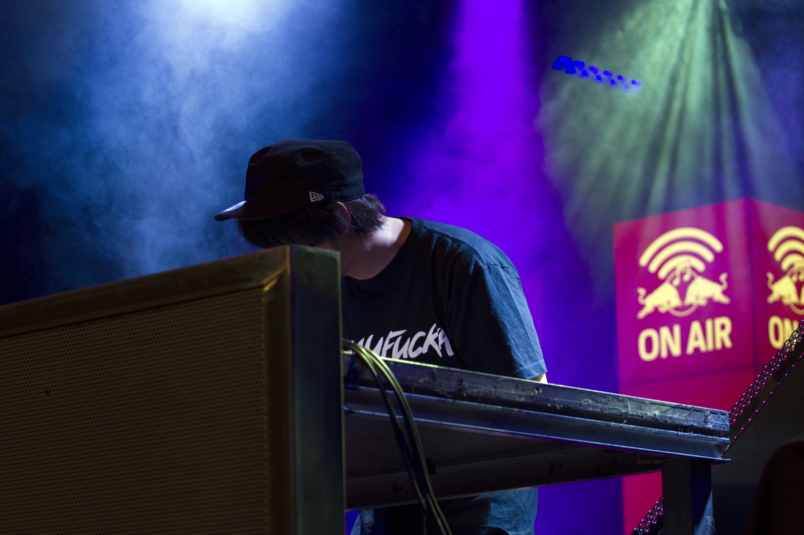 Emufucka performing near a Red Bull On Air sign at Sónar 2014